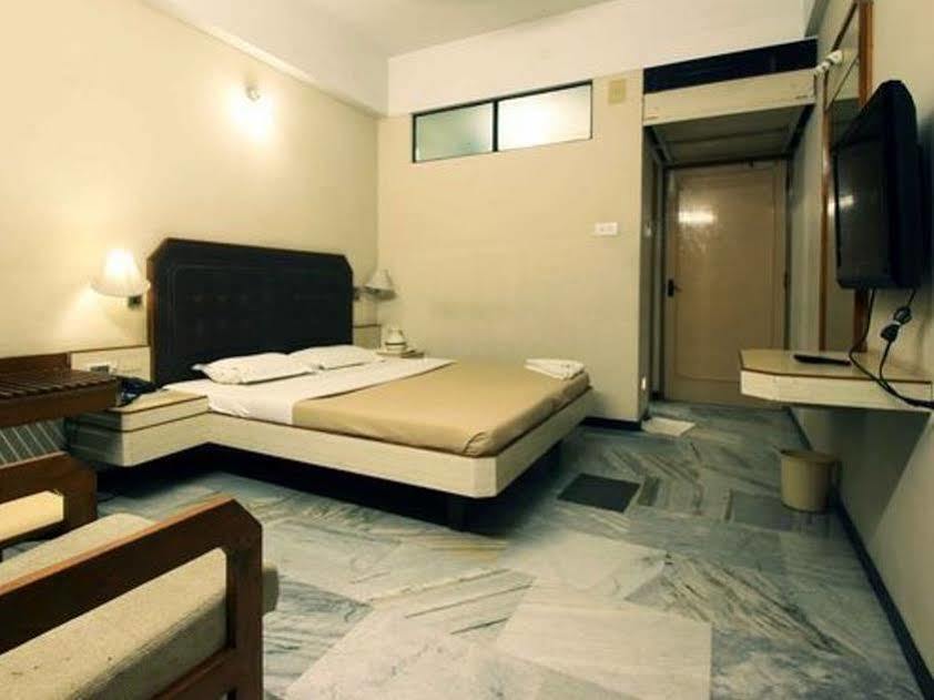 Hotel Padmam Madurai Exterior photo
