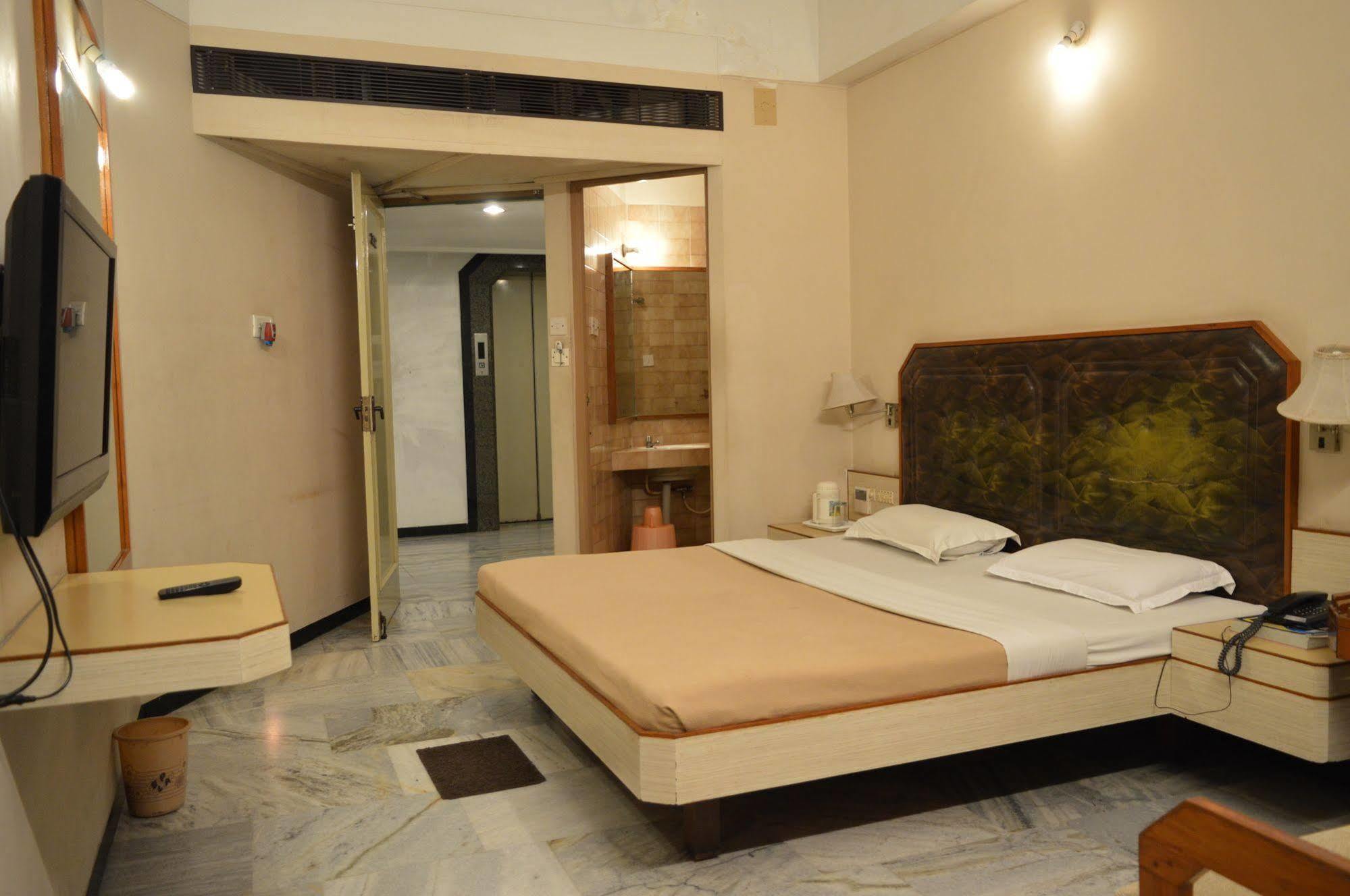 Hotel Padmam Madurai Exterior photo