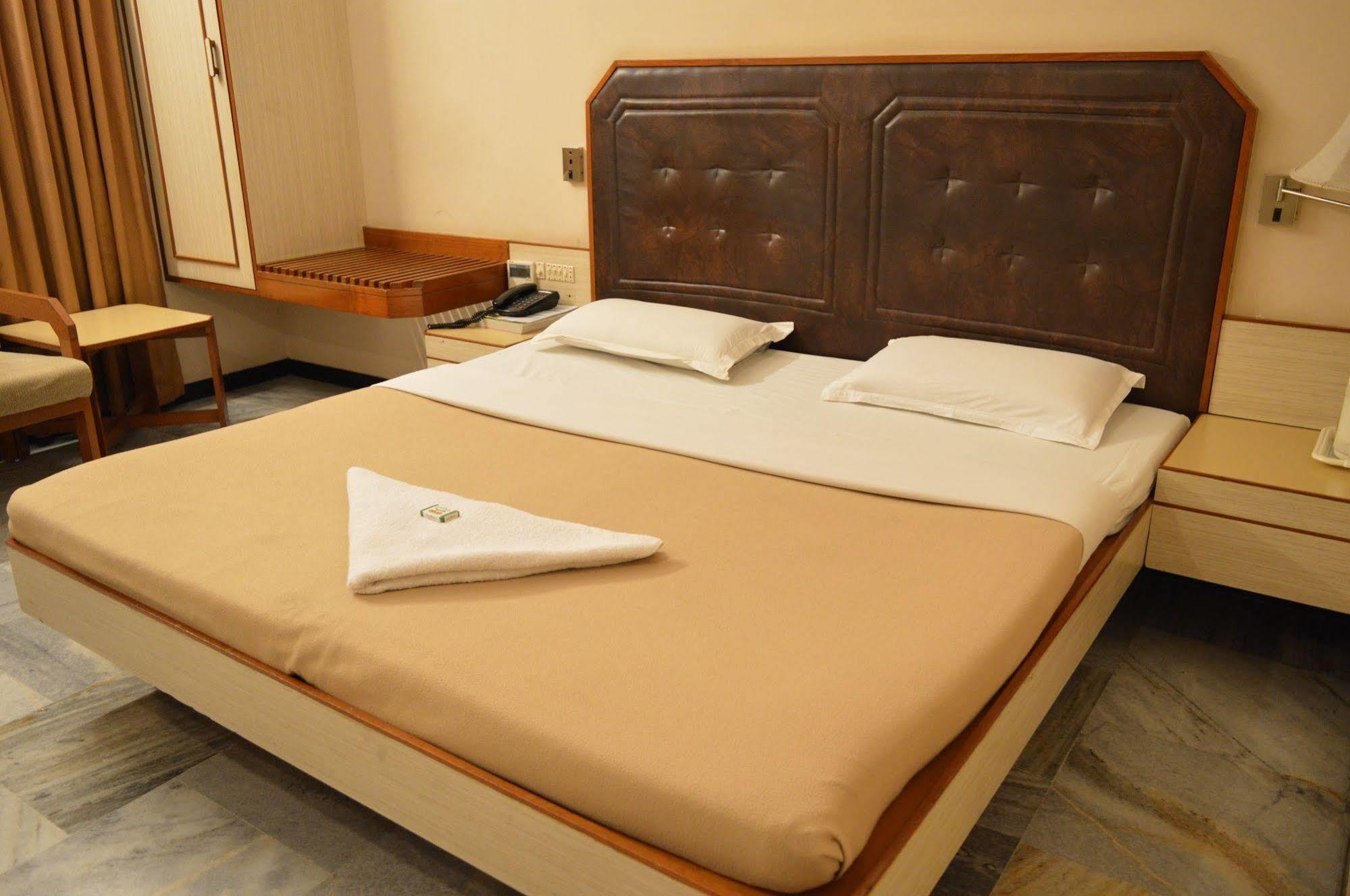 Hotel Padmam Madurai Exterior photo